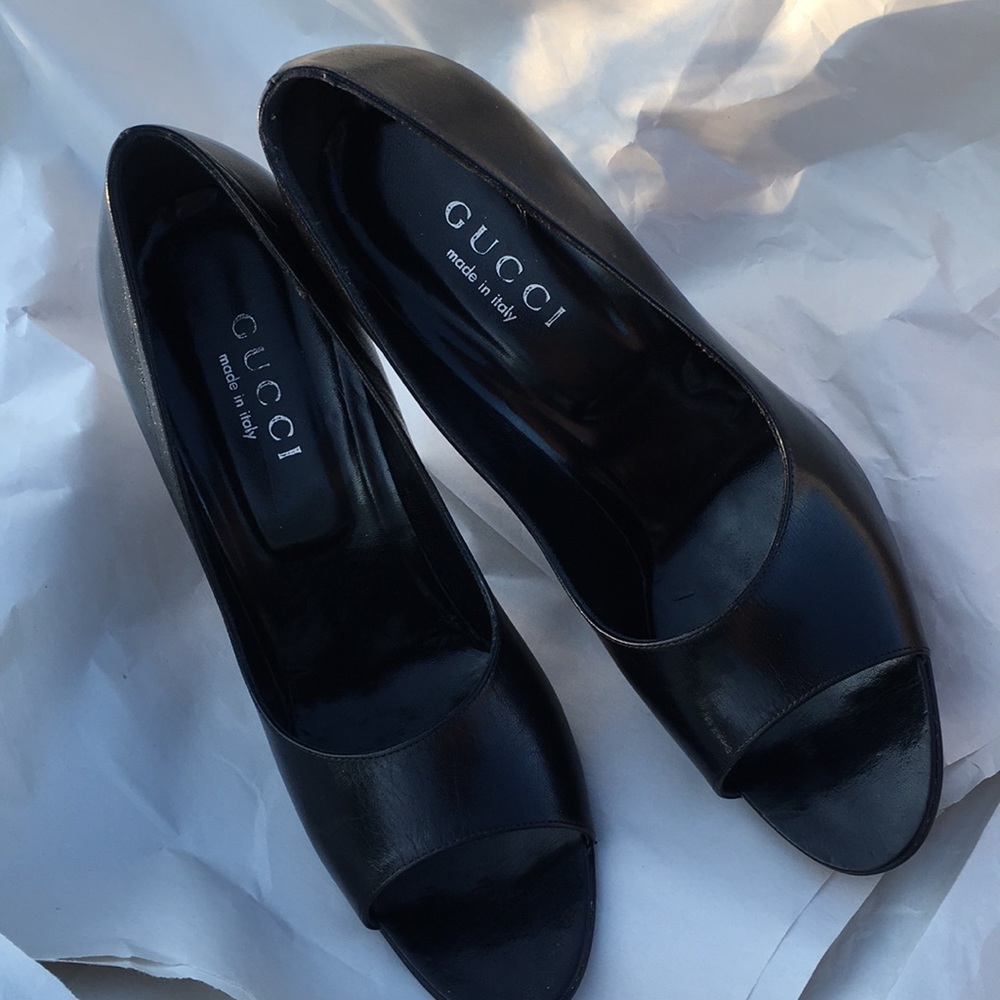 Black open toe Gucci pumps. 37.5 size